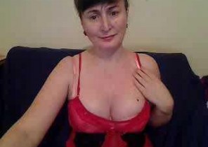 Iphone chat with  Erith strip cam girl Adryyana While I'm Getting naked