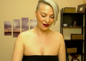 X-rated chat with  Burton Latimer cam girl Anaiss69 While I'm Draining