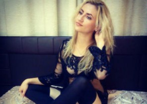 Dirty chat with  Didcot horny cam slapper Charllotie While I'm Finger-tickling