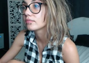 Messy chat with  Harpenden XXX fun ex-gf ErikaStrangeGirl While I'm Getting naked