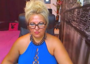 Super-steamy chat with  Thetford XXX cam girl TheFirstLady While I'm Caressing myself