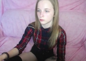 Android chat with  Ellshill XXX cam woman KaylaCars While I'm Fingering