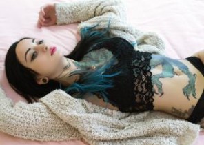 Live chat with  Boston strip cam woman MarylinTattoo While I'm Getting naked
