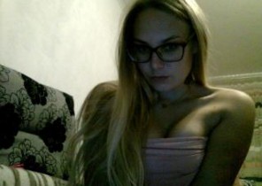 HARD-CORE chat with  Bognor Regis XXX show chick NillaPretty While I'm Touching myself
