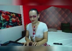 Iphone chat with  Nnan XXX cam dame KarinaaMiller While I'm While you jerk