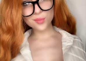 Live chat with  Leeds Mutual Masturbation dame ClaireCream While I'm While you wank