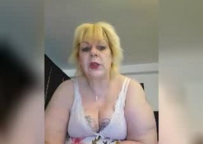 HARDCORE chat with  Hawick nude cam lady MissShantie69 While I'm Milking my twat