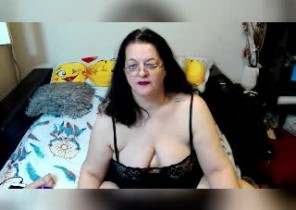 Personal chat with  Fivemiletown cam girl HotMilForYou While I'm Getting naked