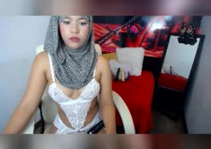 X-rated chat with  Boston nude cam slapper Azaha While I'm Displaying my pussy